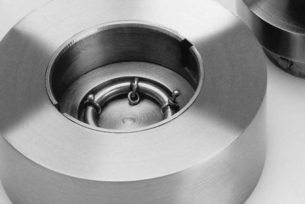 Steel container containing ring