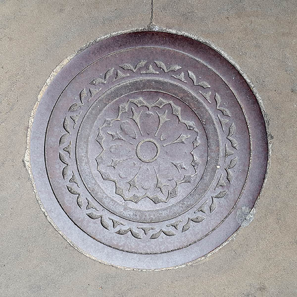 Manhole Cover, London - Cast iron with decorative circular fleur dis lis pattern