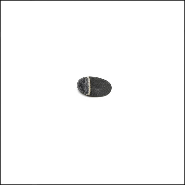 Pebble - oval, cool dark grey, single white vertical stripe