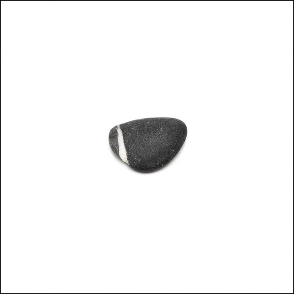 Pebble - rounded triangle, cool grey, single white vertical stripe